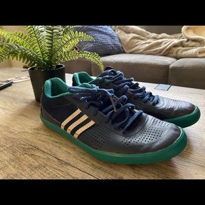 Adidas track shoes women’s 9